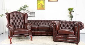 STUNNING CHESTERFIELD 3 SEATER SOFA AND CHAIRS(3 PC)