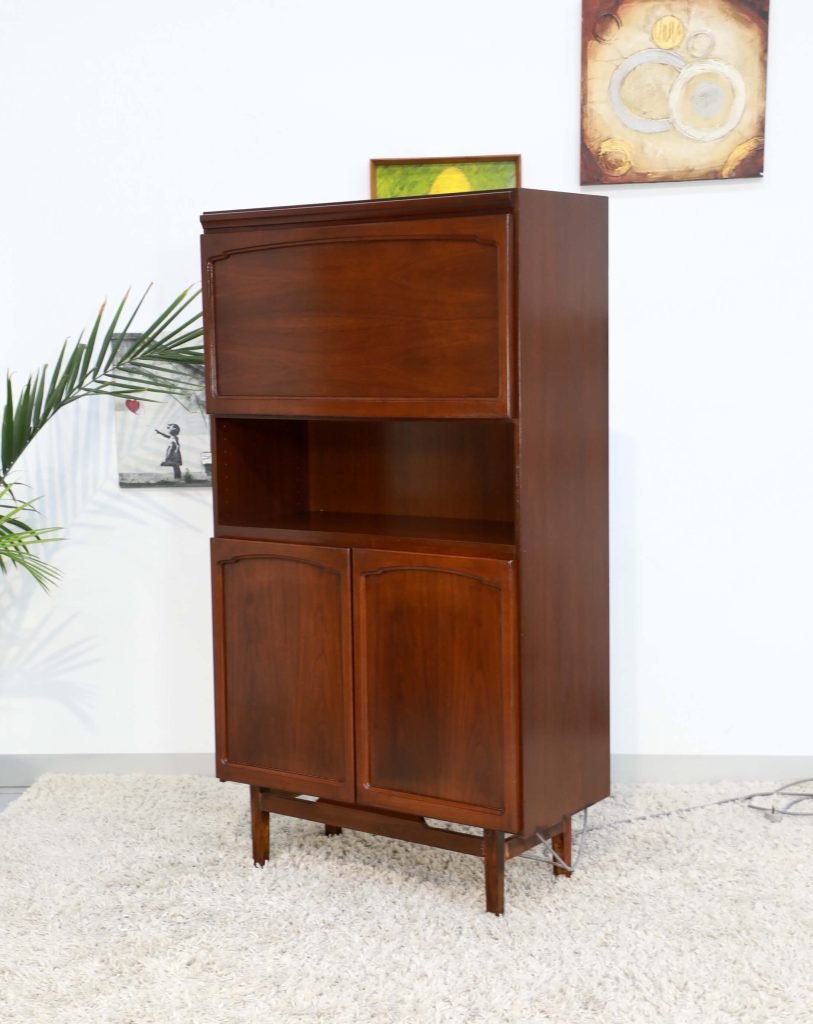 Vintage cocktail cabinet | Retro style