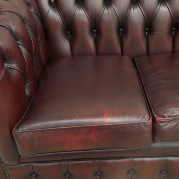 GENUINE LEATHER CHESTERFIELD PAIR OF 3 SEATER SOFA - Image 4