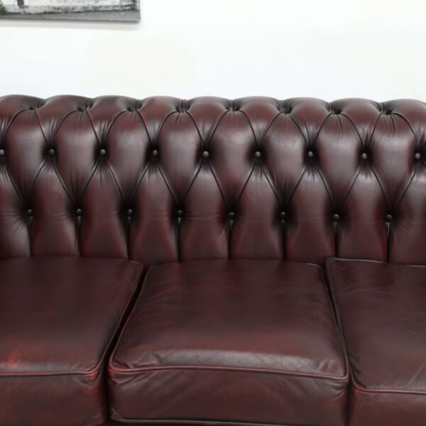 GENUINE LEATHER CHESTERFIELD PAIR OF 3 SEATER SOFA - Image 8