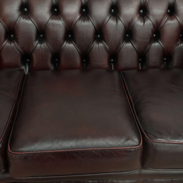 GENUINE LEATHER CHESTERFIELD PAIR OF 3 SEATER SOFA - Image 22