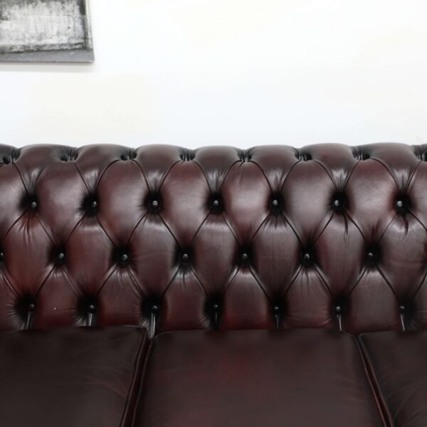 GENUINE LEATHER CHESTERFIELD PAIR OF 3 SEATER SOFA - Image 25