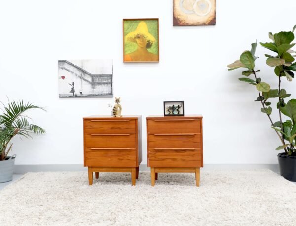 RETRO VINTAGE MIDCENTURY PAIR OF BEDSIDE TABLES