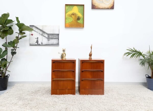 RETRO VINTAGE MIDCENTURY RELIANCE PAIR OF BEDSIDE TABLES