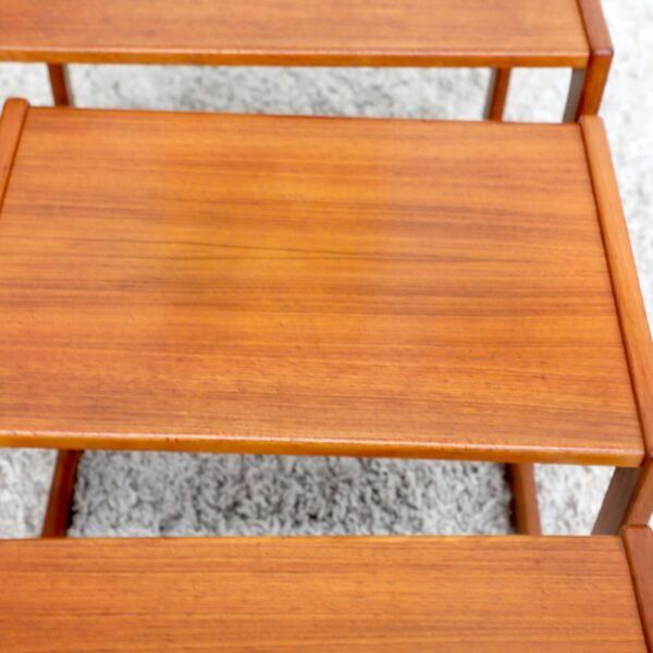 VINTAGE MID CENTURY NEST OF COFFEE TABLES - Image 4