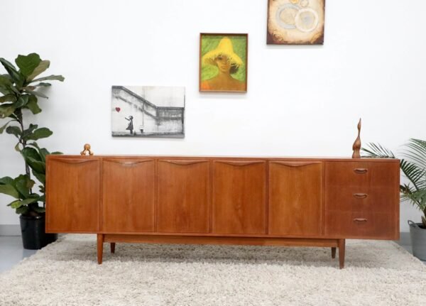 RETRO VINTAGE MID CENTURY CHISWELL BUFFET SIDEBOARD