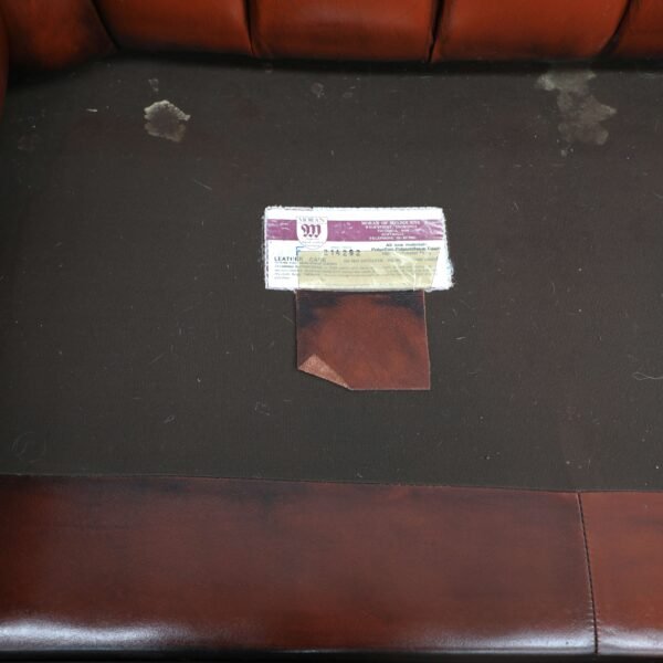 GENUINE LEATHER MORAN CHESTERFIELD 4 SEATER SOFA AND TUBCHAIRS - Image 39