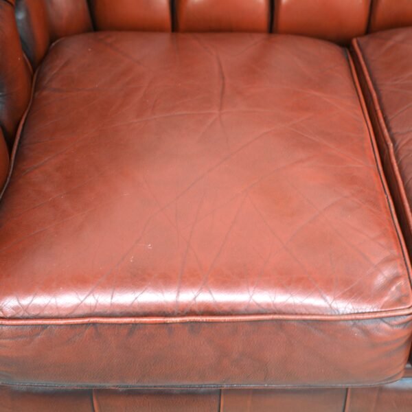 GENUINE LEATHER MORAN CHESTERFIELD 4 SEATER SOFA AND TUBCHAIRS - Image 5