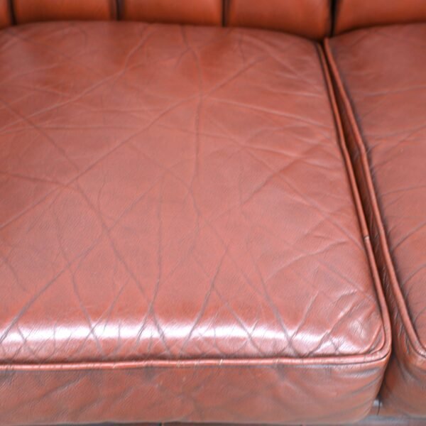 GENUINE LEATHER MORAN CHESTERFIELD 4 SEATER SOFA AND TUBCHAIRS - Image 7