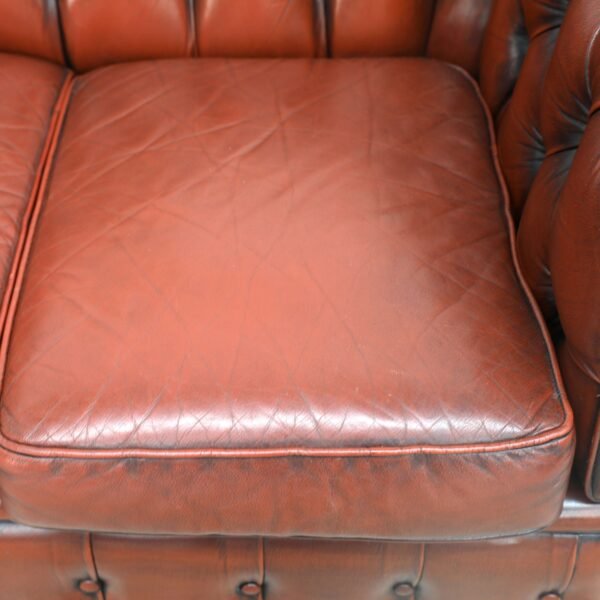 GENUINE LEATHER MORAN CHESTERFIELD 4 SEATER SOFA AND TUBCHAIRS - Image 8