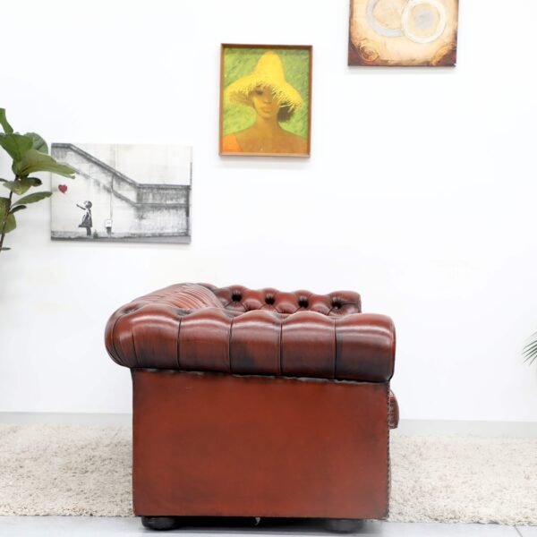 GENUINE LEATHER MORAN CHESTERFIELD 4 SEATER SOFA AND TUBCHAIRS - Image 16