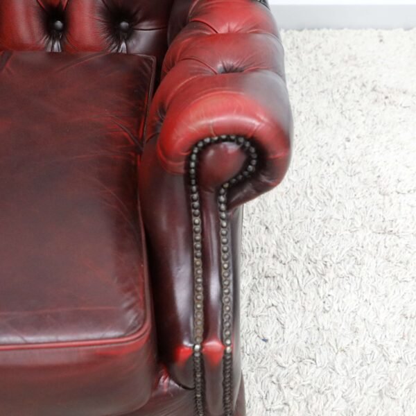 GENUINE LEATHER CHESTERFIELD 3 SEATER SOFA AND WING CHAIRS - Image 29