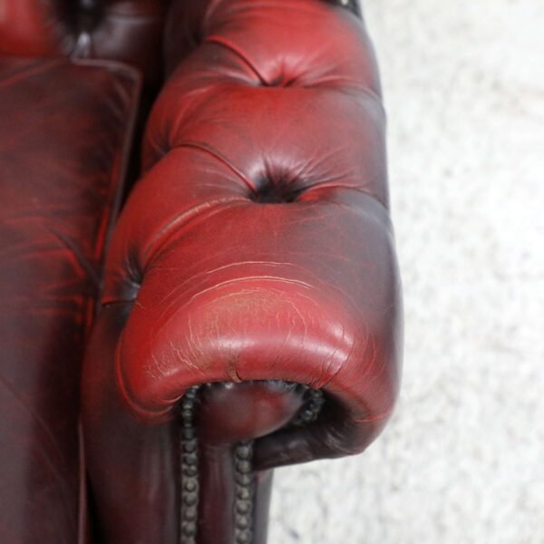 GENUINE LEATHER CHESTERFIELD 3 SEATER SOFA AND WING CHAIRS - Image 31