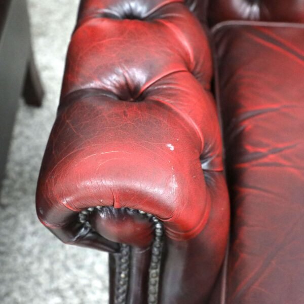 GENUINE LEATHER CHESTERFIELD 3 SEATER SOFA AND WING CHAIRS - Image 32