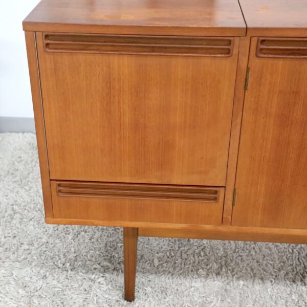 RETRO VINTAGE WRIGHTBILT BUFFET SIDEBOARD - Image 3