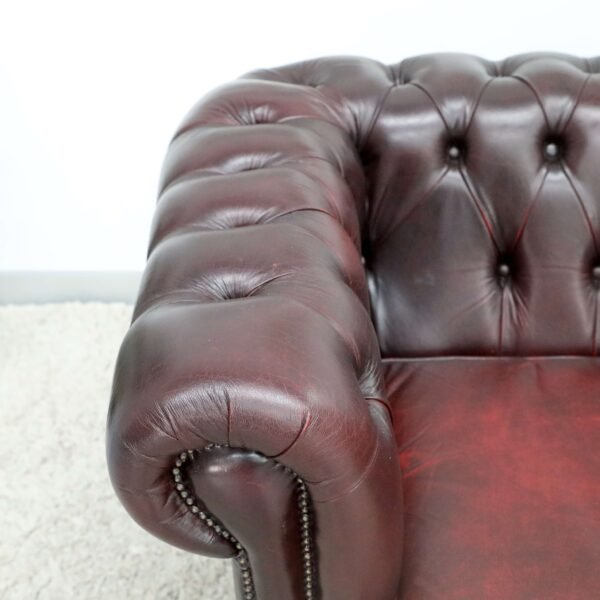 GENUINE LEATHER CHESTERFIELD 3 SEATER SOFA AND WING CHAIRS - Image 3