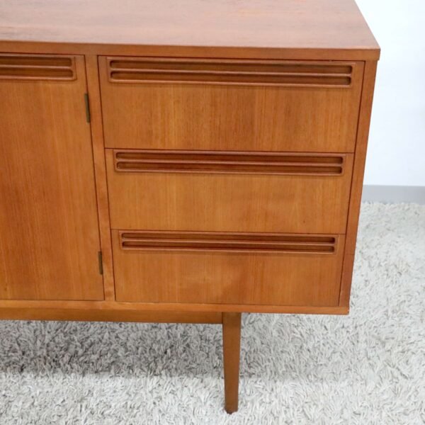 RETRO VINTAGE WRIGHTBILT BUFFET SIDEBOARD - Image 5
