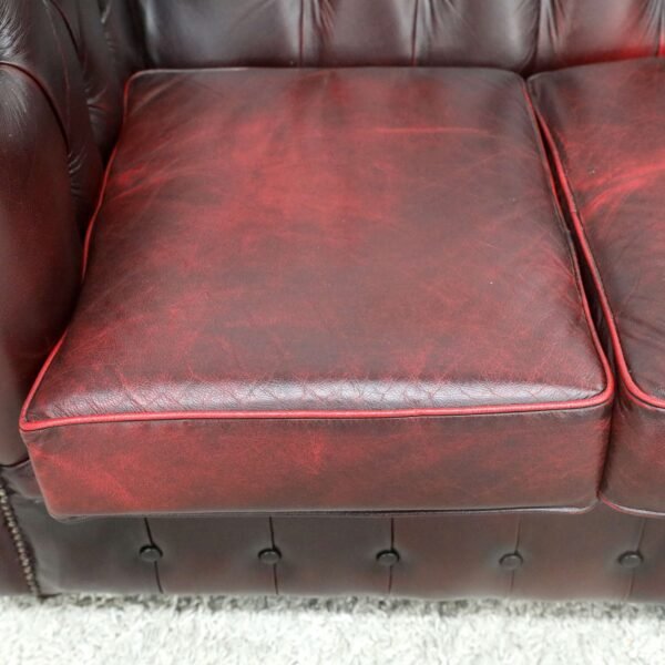 GENUINE LEATHER CHESTERFIELD 3 SEATER SOFA AND WING CHAIRS - Image 4