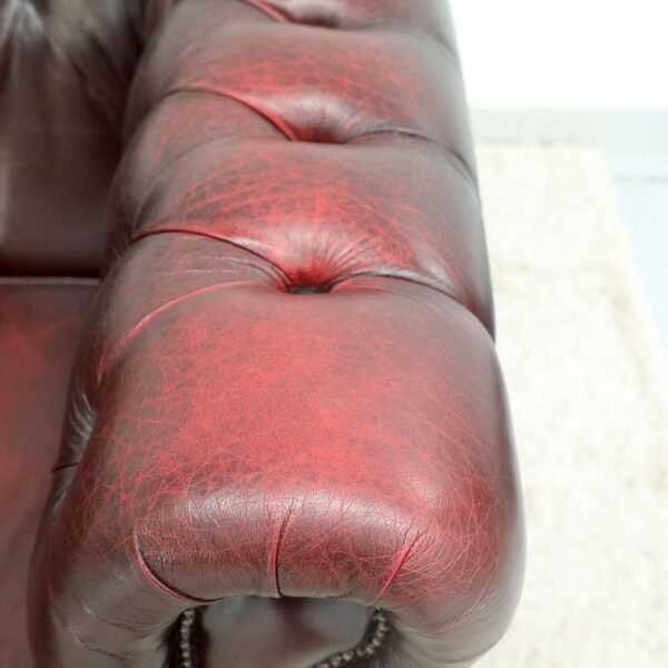 GENUINE LEATHER CHESTERFIELD 3 SEATER SOFA AND WING CHAIRS - Image 7