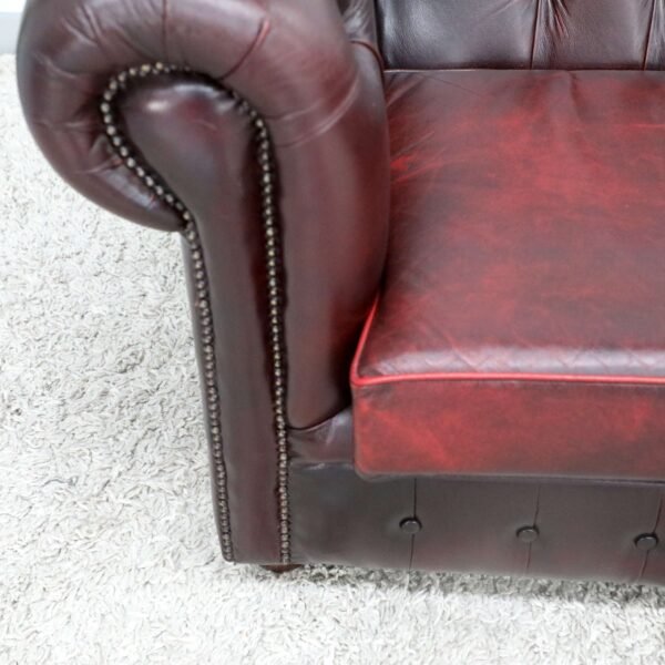 GENUINE LEATHER CHESTERFIELD 3 SEATER SOFA AND WING CHAIRS - Image 8