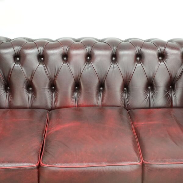 GENUINE LEATHER CHESTERFIELD 3 SEATER SOFA AND WING CHAIRS - Image 10