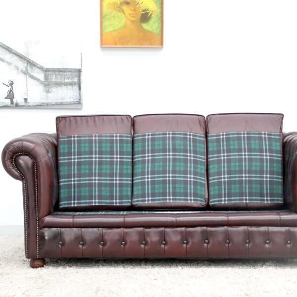 GENUINE LEATHER CHESTERFIELD 3 SEATER SOFA AND WING CHAIRS - Image 12