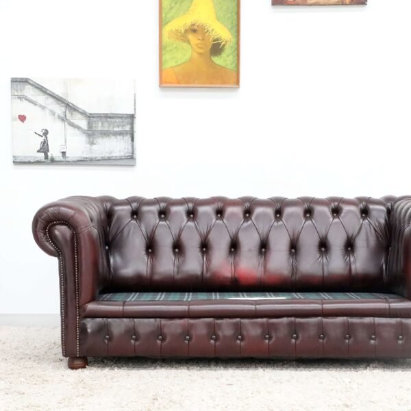 GENUINE LEATHER CHESTERFIELD 3 SEATER SOFA AND WING CHAIRS - Image 13