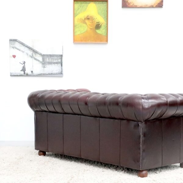 GENUINE LEATHER CHESTERFIELD 3 SEATER SOFA AND WING CHAIRS - Image 18