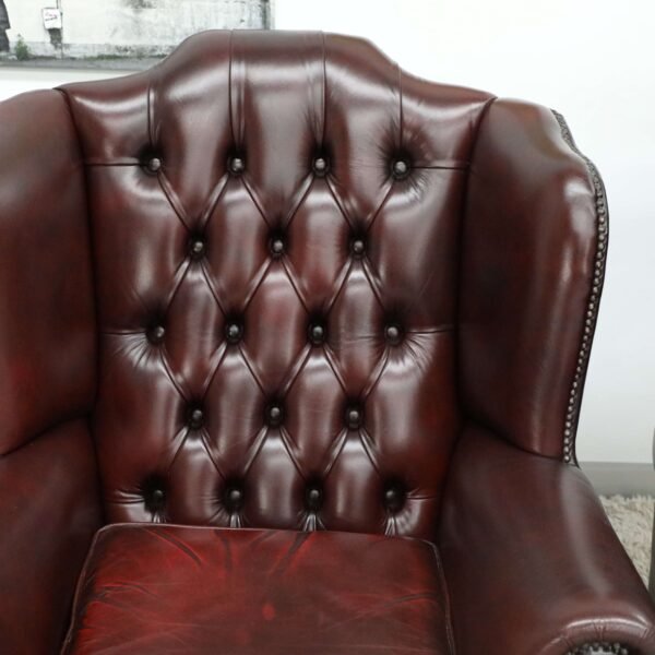 GENUINE LEATHER CHESTERFIELD 3 SEATER SOFA AND WING CHAIRS - Image 25