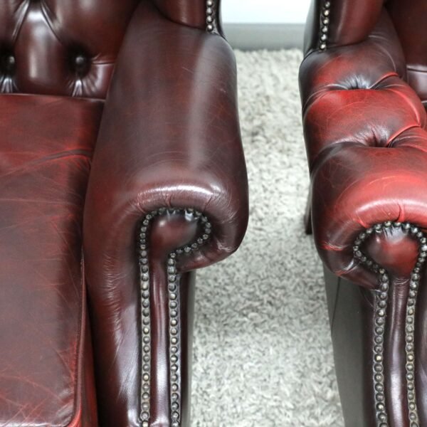 GENUINE LEATHER CHESTERFIELD 3 SEATER SOFA AND WING CHAIRS - Image 27
