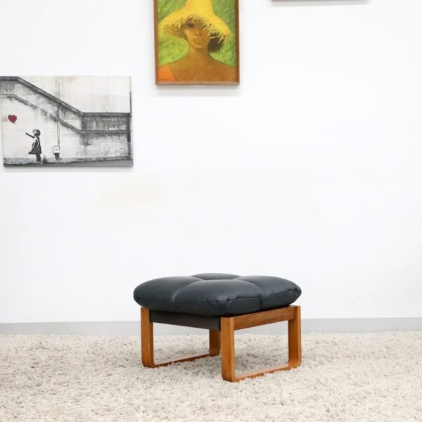 VINTAGE TESSA ATLANTIS SWIVEL CHAIR AND OTTOMAN - Image 20