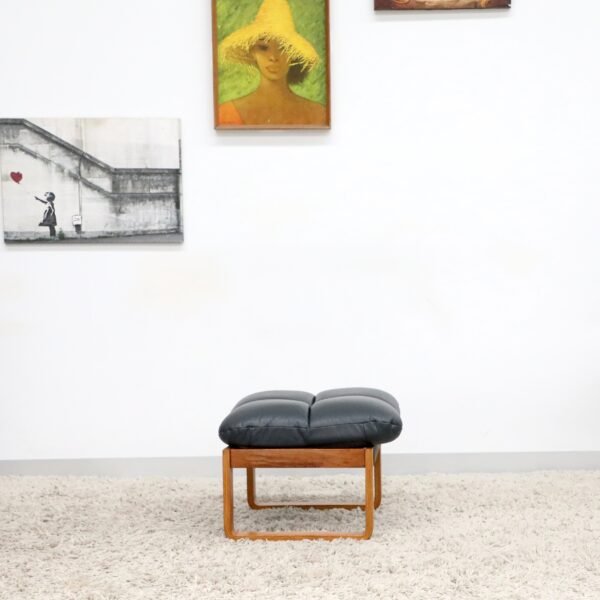VINTAGE TESSA ATLANTIS SWIVEL CHAIR AND OTTOMAN - Image 23