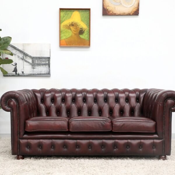 BEAUTIFUL CHESTERFIELD 3 SEATER SOFA AND WING CHAIRS - Image 2