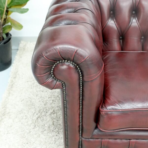 BEAUTIFUL CHESTERFIELD 3 SEATER SOFA AND WING CHAIRS - Image 3
