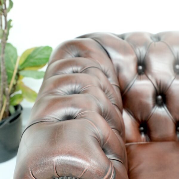 STUNNING VINTAGE CHESTERFIELD PAIR OF 3 SEATER SOFA - Image 3