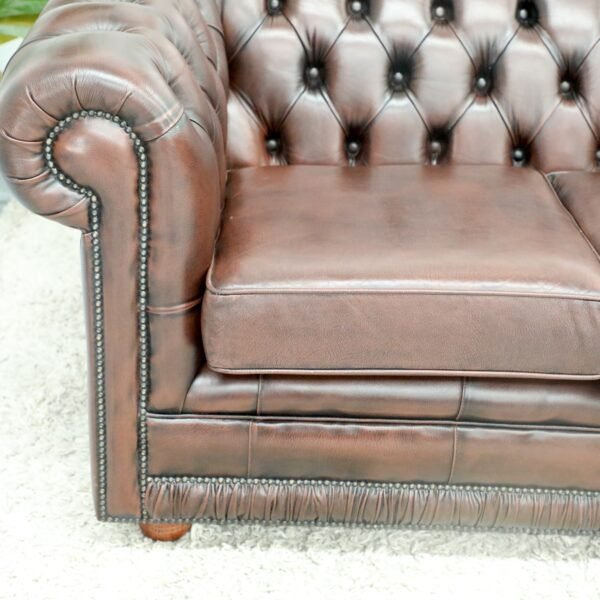 STUNNING VINTAGE CHESTERFIELD PAIR OF 3 SEATER SOFA - Image 4