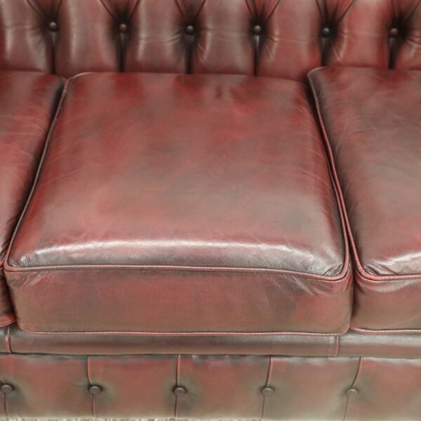 BEAUTIFUL CHESTERFIELD 3 SEATER SOFA AND WING CHAIRS - Image 5