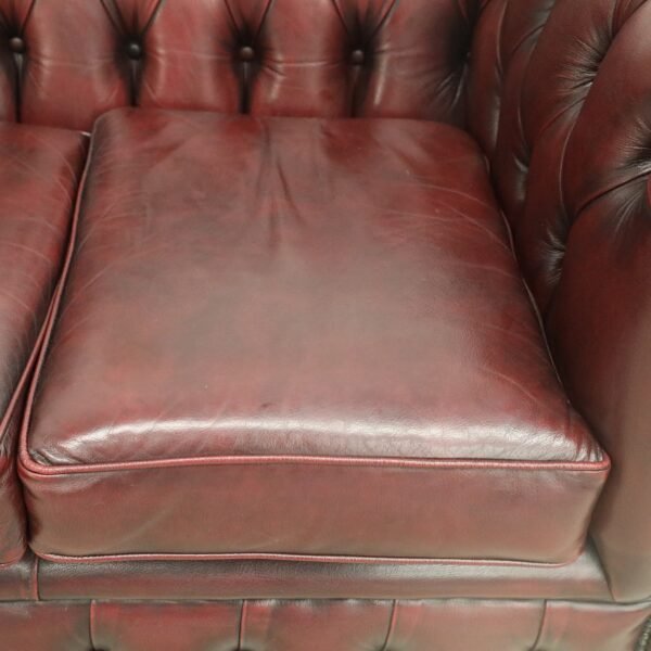 BEAUTIFUL CHESTERFIELD 3 SEATER SOFA AND WING CHAIRS - Image 6
