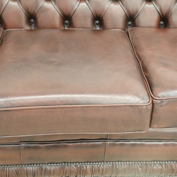 STUNNING VINTAGE CHESTERFIELD PAIR OF 3 SEATER SOFA - Image 6