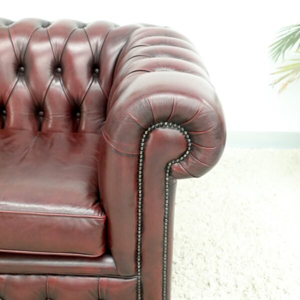 BEAUTIFUL CHESTERFIELD 3 SEATER SOFA AND WING CHAIRS - Image 8