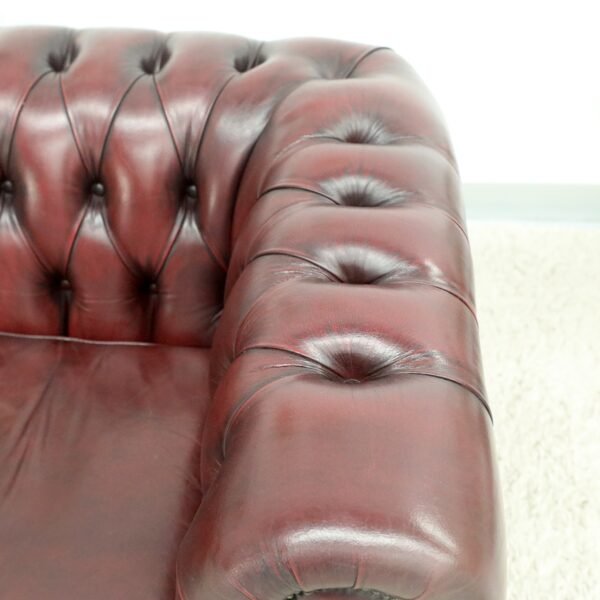 BEAUTIFUL CHESTERFIELD 3 SEATER SOFA AND WING CHAIRS - Image 9