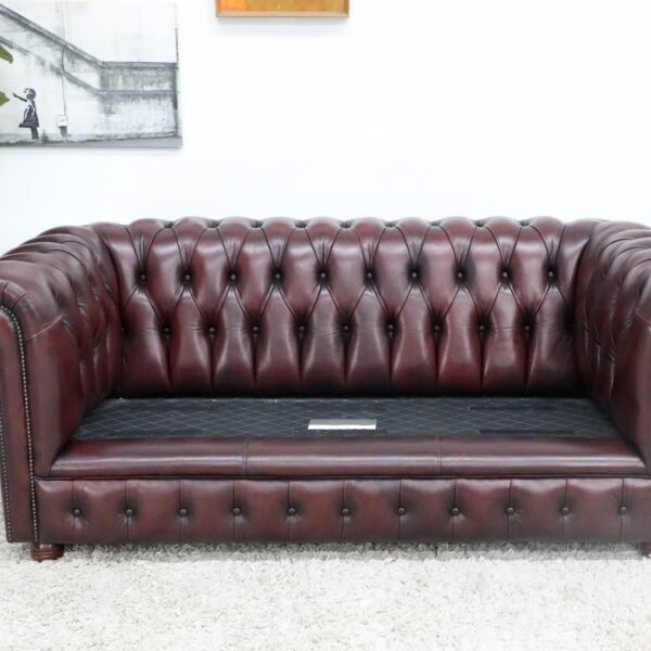BEAUTIFUL CHESTERFIELD 3 SEATER SOFA AND WING CHAIRS - Image 11
