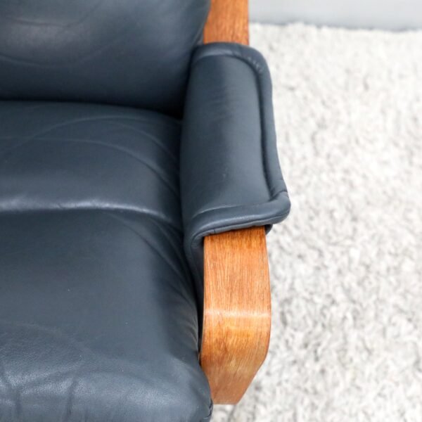 VINTAGE TESSA ATLANTIS SWIVEL CHAIR AND OTTOMAN - Image 7