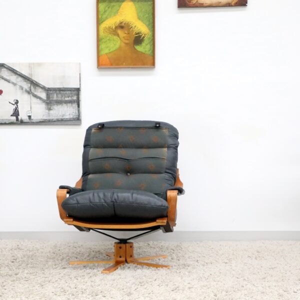 VINTAGE TESSA ATLANTIS SWIVEL CHAIR AND OTTOMAN - Image 8