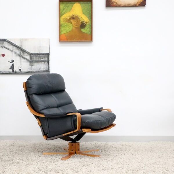 VINTAGE TESSA ATLANTIS SWIVEL CHAIR AND OTTOMAN - Image 10