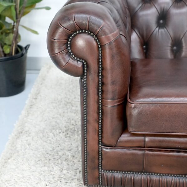 STUNNING VINTAGE CHESTERFIELD PAIR OF 3 SEATER SOFA - Image 24
