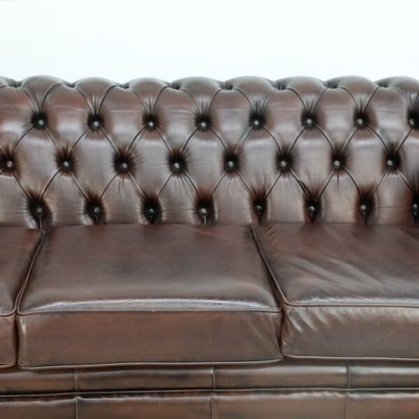 STUNNING VINTAGE CHESTERFIELD PAIR OF 3 SEATER SOFA - Image 31