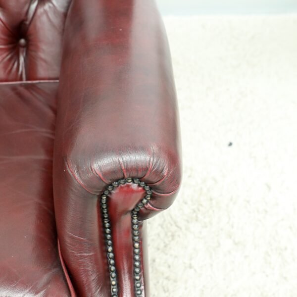 BEAUTIFUL CHESTERFIELD 3 SEATER SOFA AND WING CHAIRS - Image 27