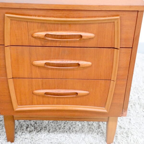 RETRO VINTAGE RELIANCE PAIR OF BEDSIDE TABLES - Image 5