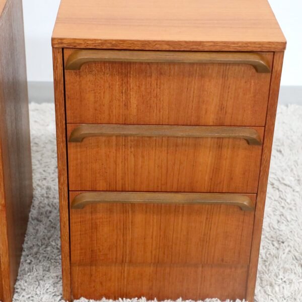 Retro Vintage Midcentury Reliance Pair of Bedside Tables - Image 4